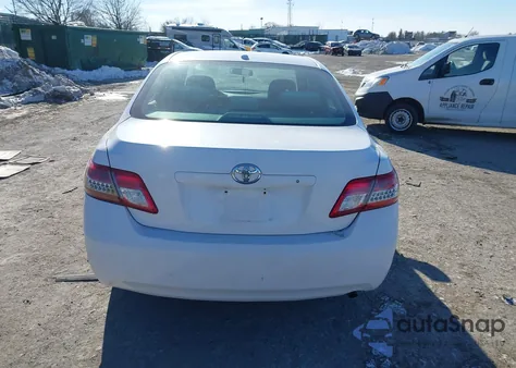 2010 Toyota Camry Le z USA, uszkodzony, nr VIN 4T4BF3EK6AR018551